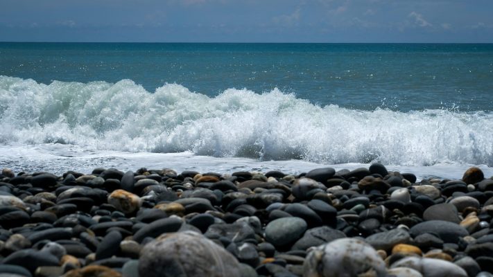 El TSJCV confirma la sanción por depósito de piedras en el dominio público marítimo-terrestre
