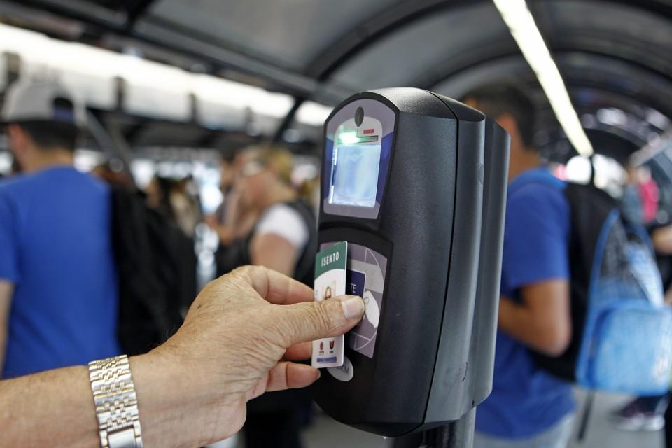 La oferta a comisión cero euros como indicio de baja anormal en los contratos de gestión de viajes