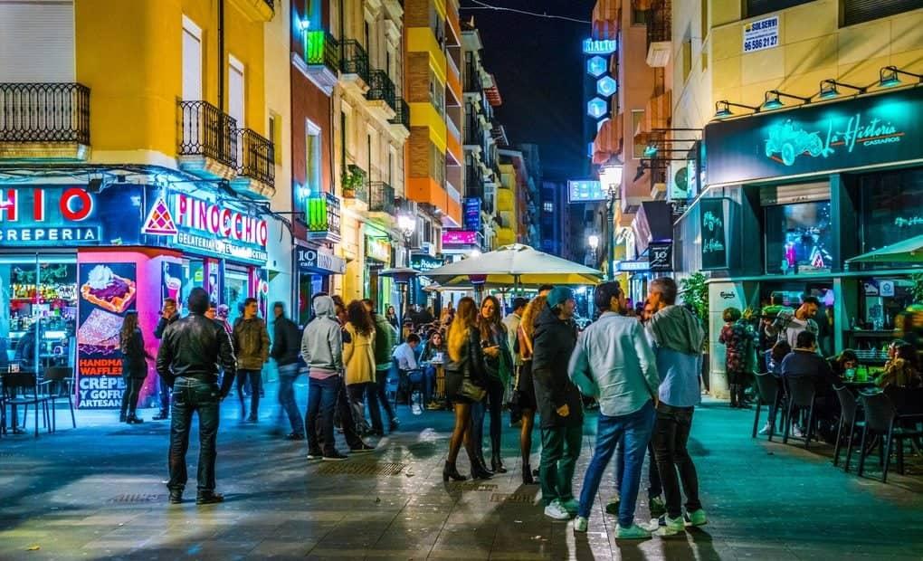 El Ayuntamiento de Alicante deberá indemnizar a dos vecinos por las molestias ocasionadas por los ruidos de una discoteca
