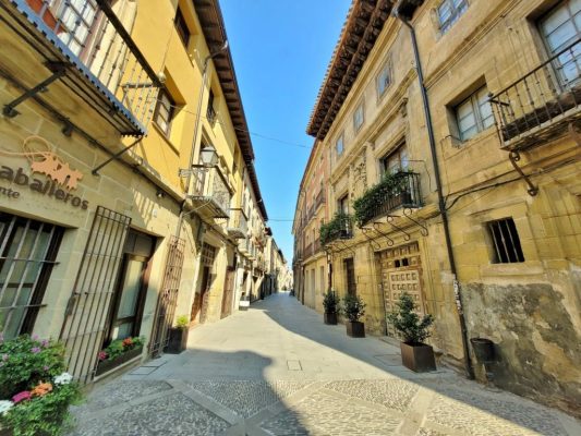 La tasación conjunta del suelo y la edificación por el método de comparación del art. 24 del RD 1492/2011 exige muestras coetáneas a la fecha de valoración, correctamente identificadas y homogeneizadas