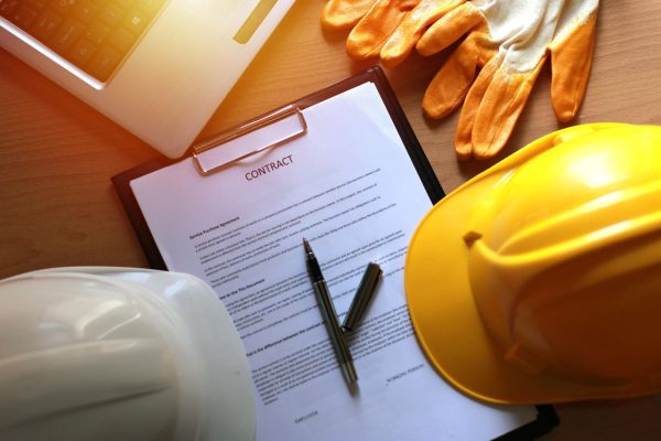 La prolongación del contrato más allá de su plazo máximo mediante prórrogas extraordinarias sucesivas obliga a la administración a compensar al contratista